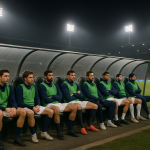 Ławka rezerwowych na stadionie piłkarskim podczas meczu MLS